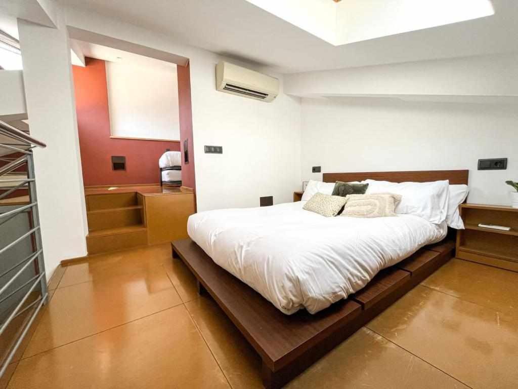 Апартаменты Loft Cort Reial Atico In The Heart Of The Old Town Жирона Экстерьер фото
